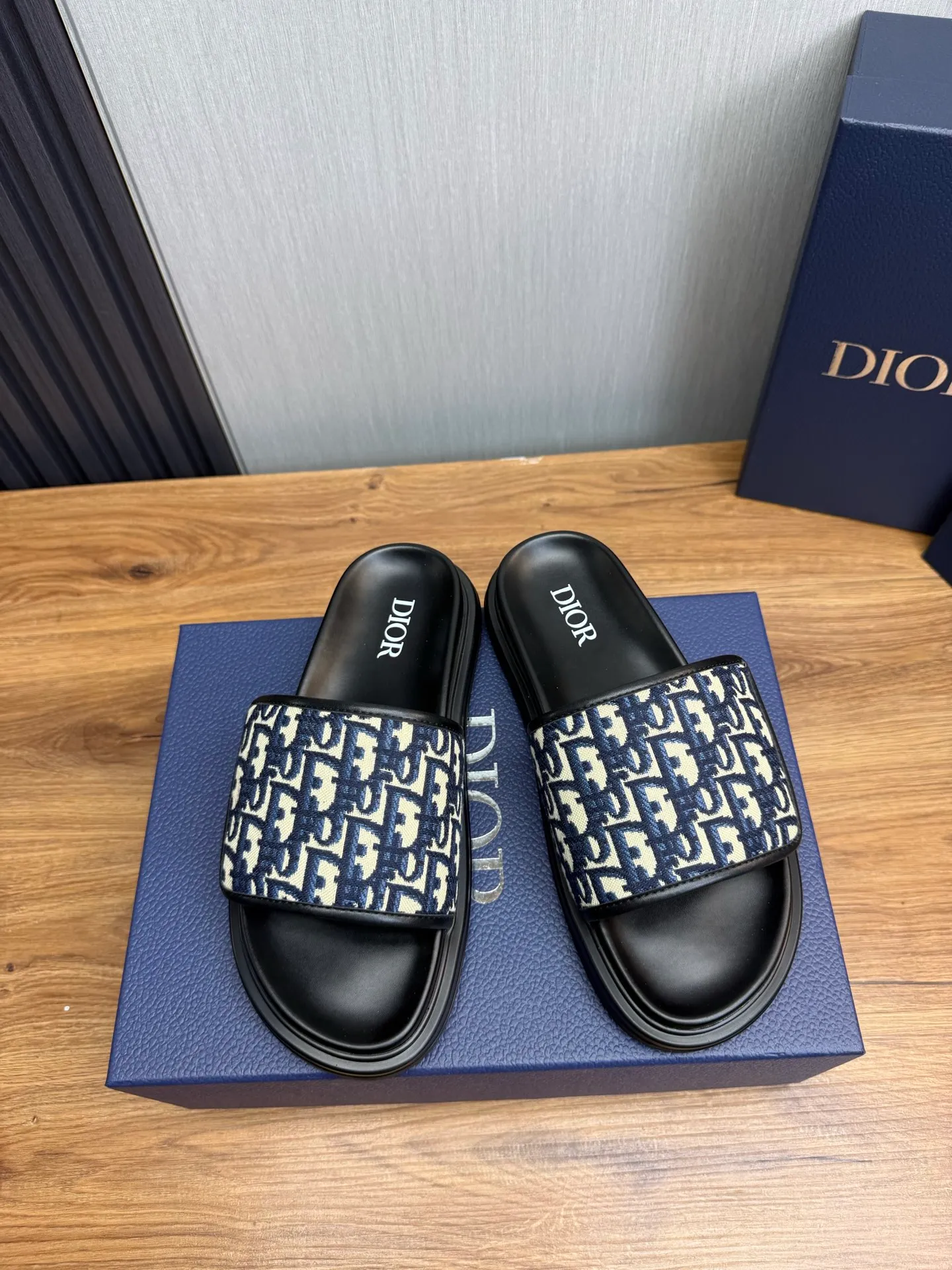 Men's shoes 💰280💰 Dior. Men's slippers 🩴Official website 1:1 production 38-45 yards 45 46 🉑️Customized original material shipped✅